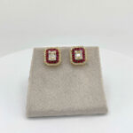 ZARCILLOS RECTANGULARES CON RUBI Y DIAMANTES 0.49CT ORO 18K