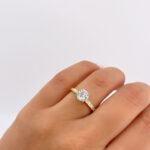 ANILLO SOLITARIO CON BANDA DE ZIRCONES EN CORTE BAGUETTE ORO 18K #22